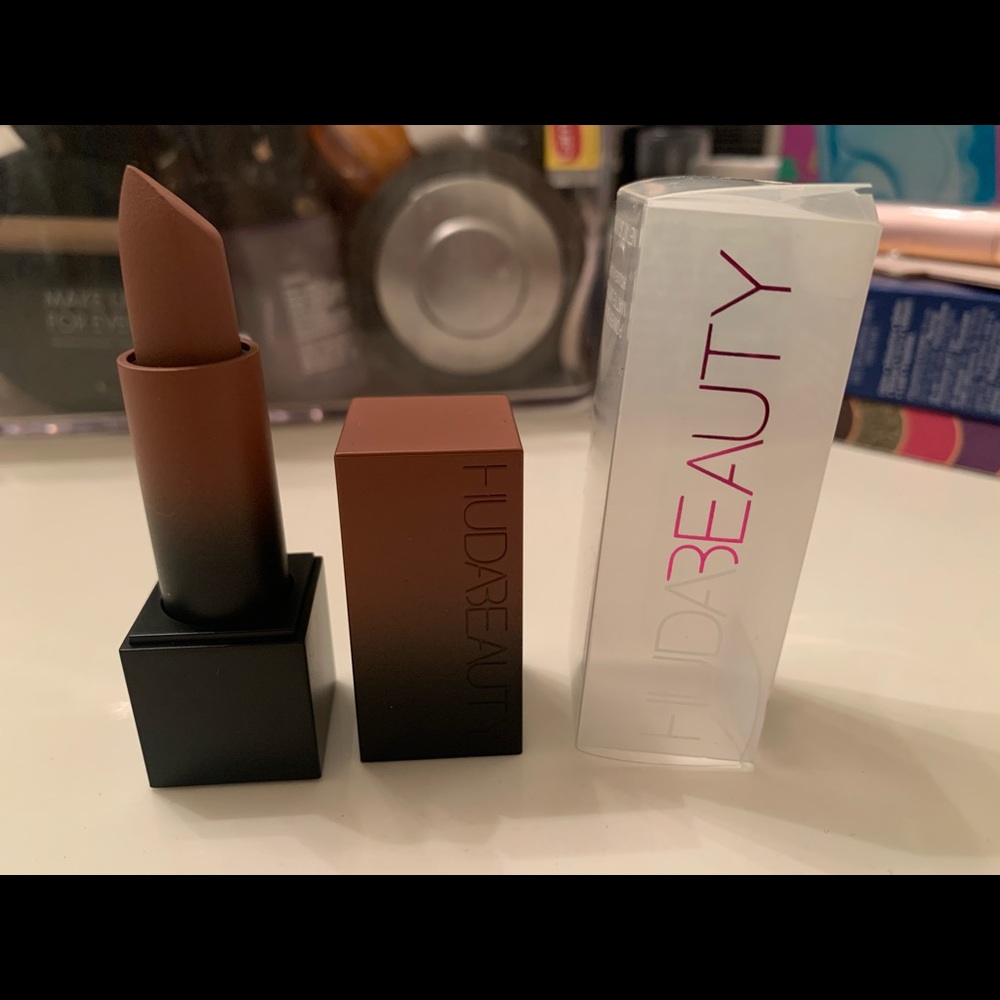 Huda beauty lipstick